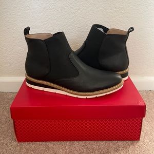 Kelly & Katie Arlo Chelsea Boot